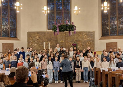 Adventsgottesdienst 2024 - Chor der Klassen 5