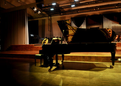 Tao W. als Solistin am Klavier