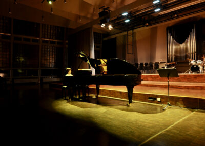 Alexandru M. und Matei D. vierhändig am Klavier