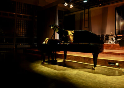 Constanza S. als Solistin am Klavier