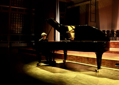 Kimon L. als Solist am Klavier